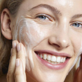 پاک کننده ژلی آبرسان با عصاره آلوئه ورا و آناناس